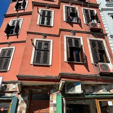 Taksim'de Istiklal Caddesine Cok Yakin Estambul